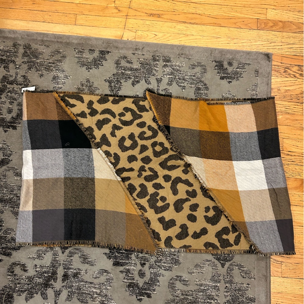Francesca’s reversible wrap scarf shawl nwt